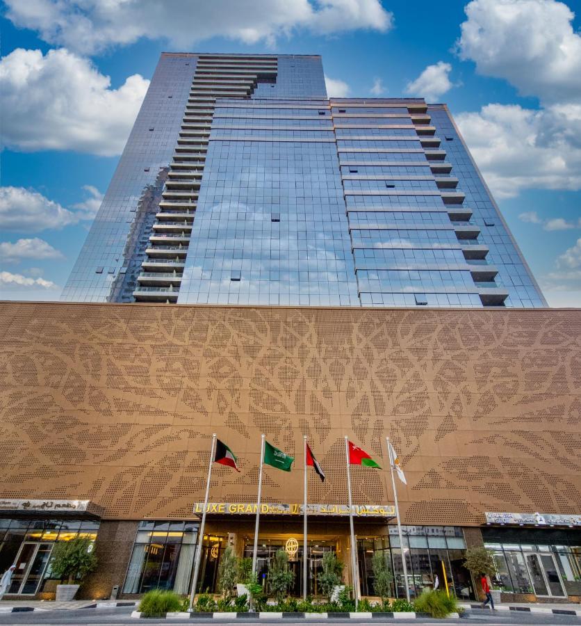 Luxe Grand Hotel Apartments Sardzsa Kültér fotó The Grand Hotel