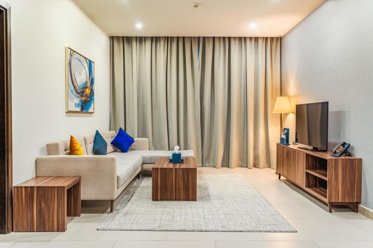 Luxe Grand Hotel Apartments Sardzsa Kültér fotó A living room in a serviced apartment in Dubai, United Arab Emirates