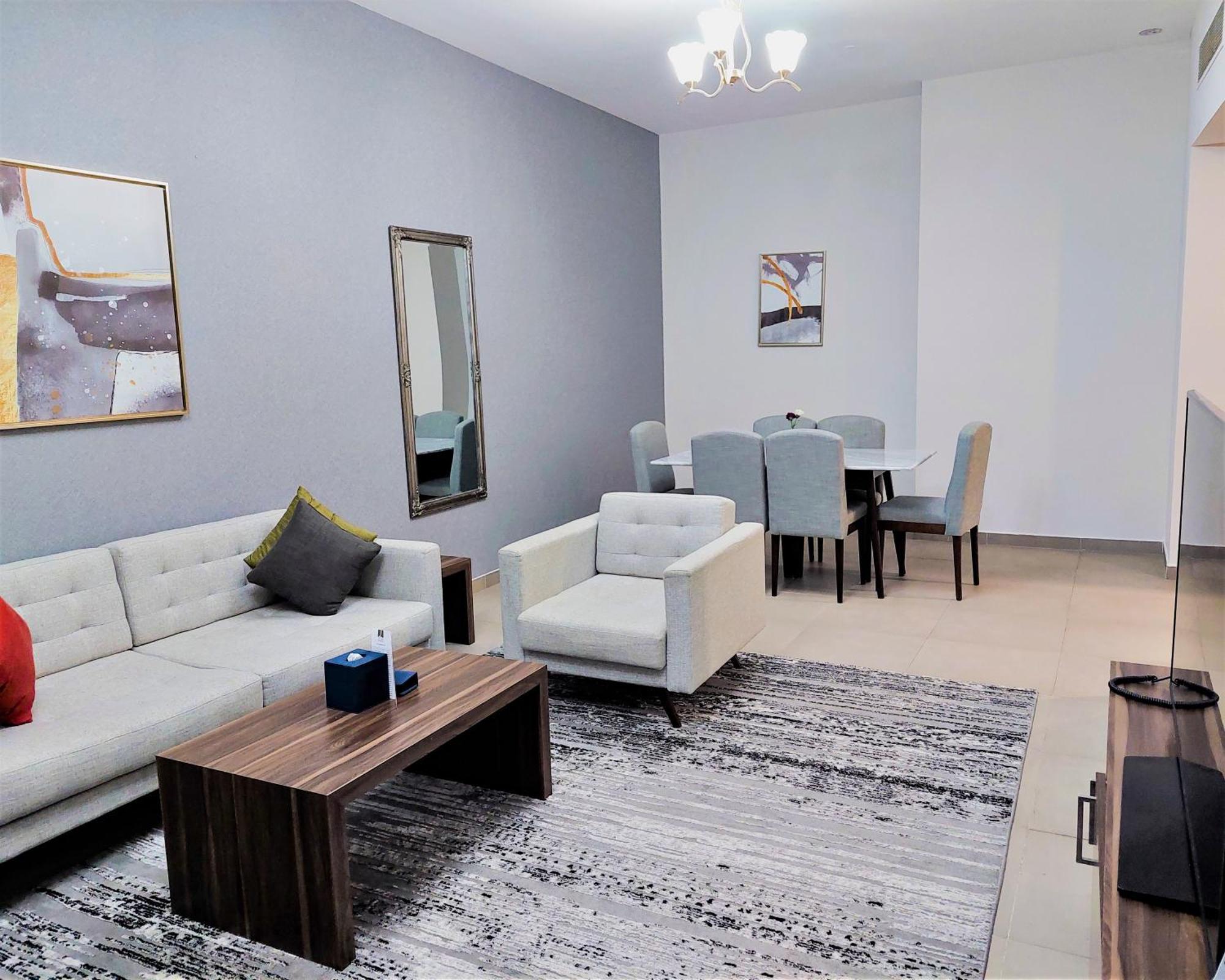 Luxe Grand Hotel Apartments Sardzsa Kültér fotó A living room in a typical apartment
